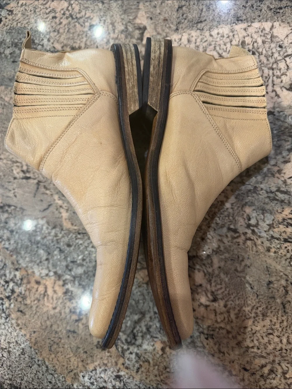 Men's Tan Leather Chukka Boots — Sleek Slip-On Ankle Style